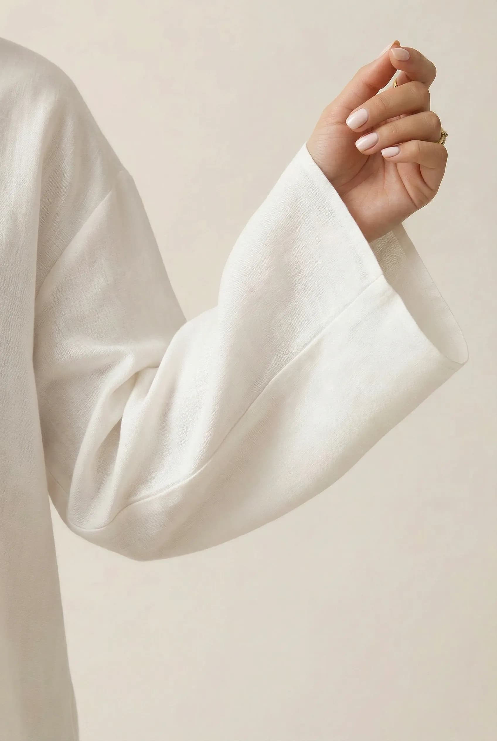 Lniany komplet w stylu boho z szerokimi rękawami w kolorze białym - tył - Miss Leisure