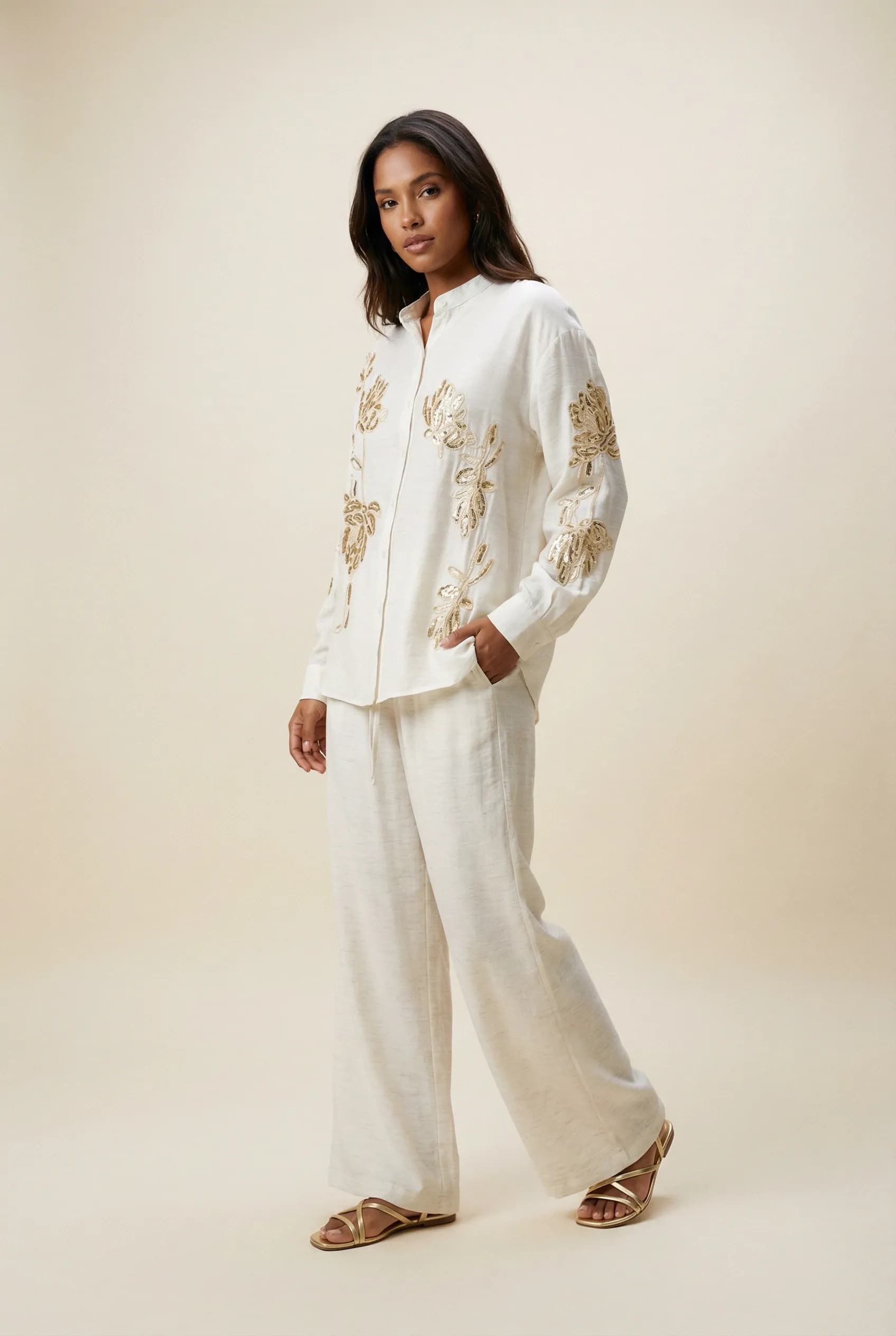 Komplet z bawełny organicznej z cekinowymi elementami w jasnobeżowym kolorze - Miss Leisure