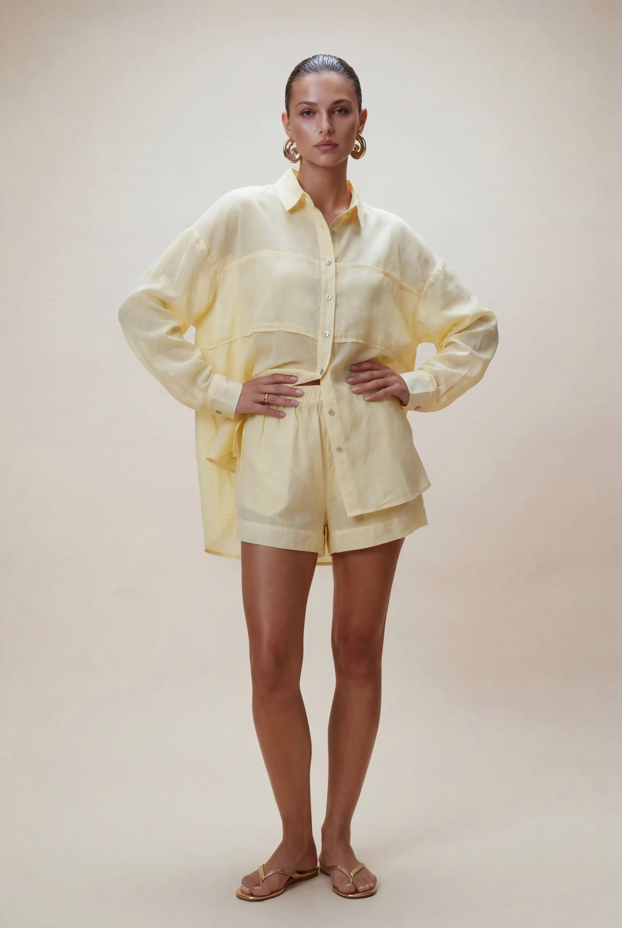 Przewiewny komplet ze spodenkami w odcieniu jasnej żółci - Miss Leisure