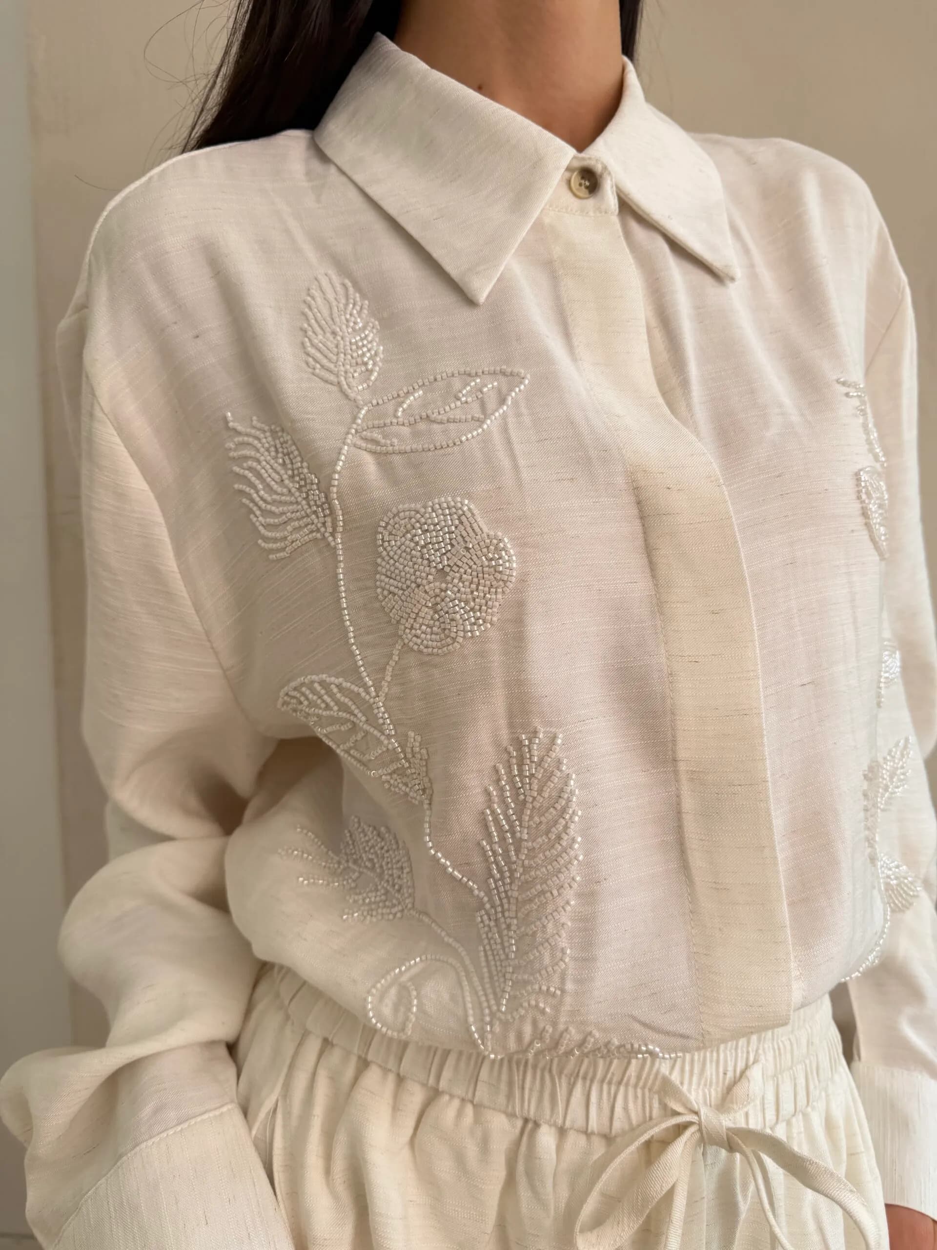 Wyszywany koralikami komplet z bawełny organicznej o widocznej fakturze w kremowym kolorze - zdjęcie 5 - Miss Leisure