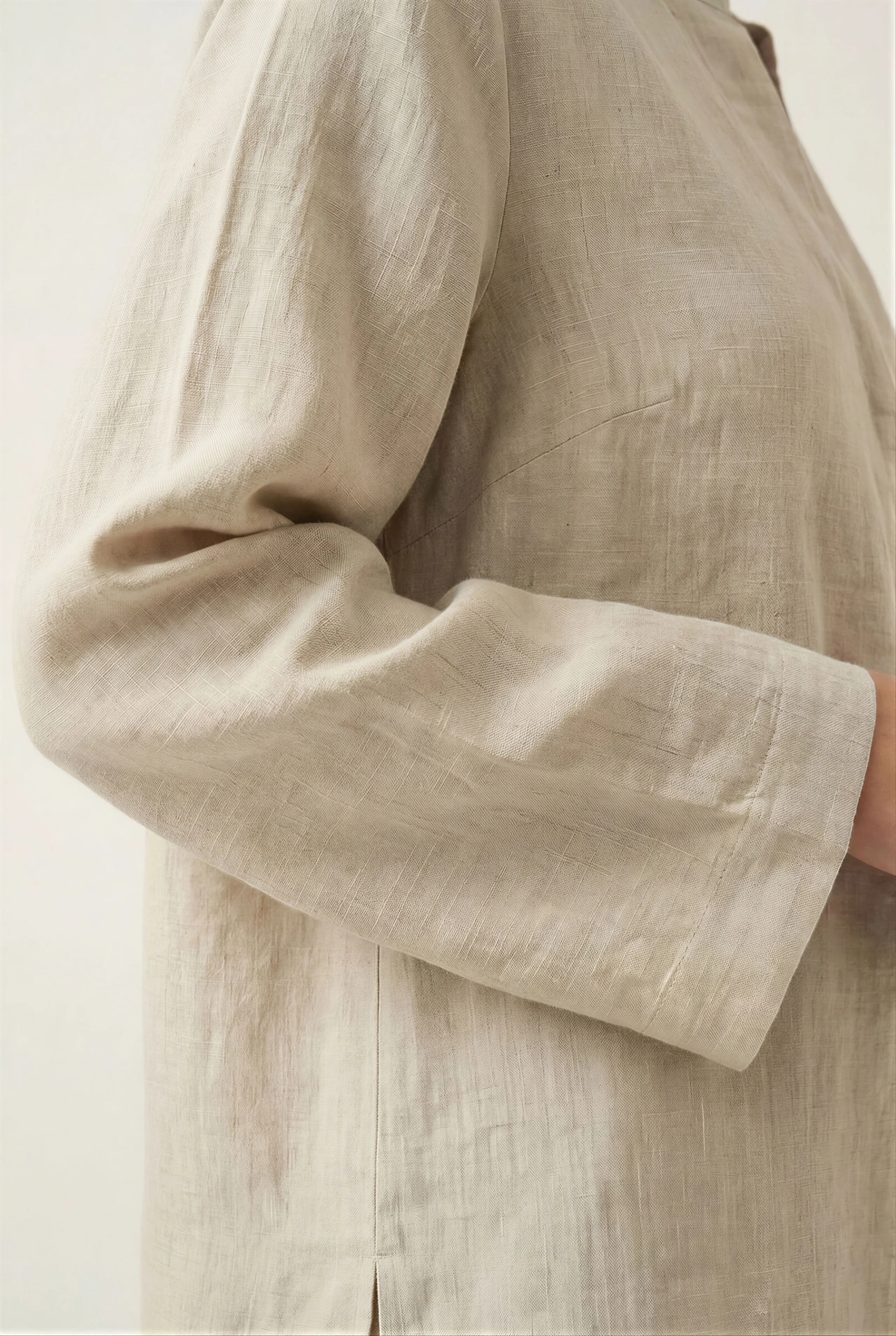 Lniany komplet w stylu boho z szerokimi rękawami w kolorze szarobeżowym - zdjęcie 5 - Miss Leisure