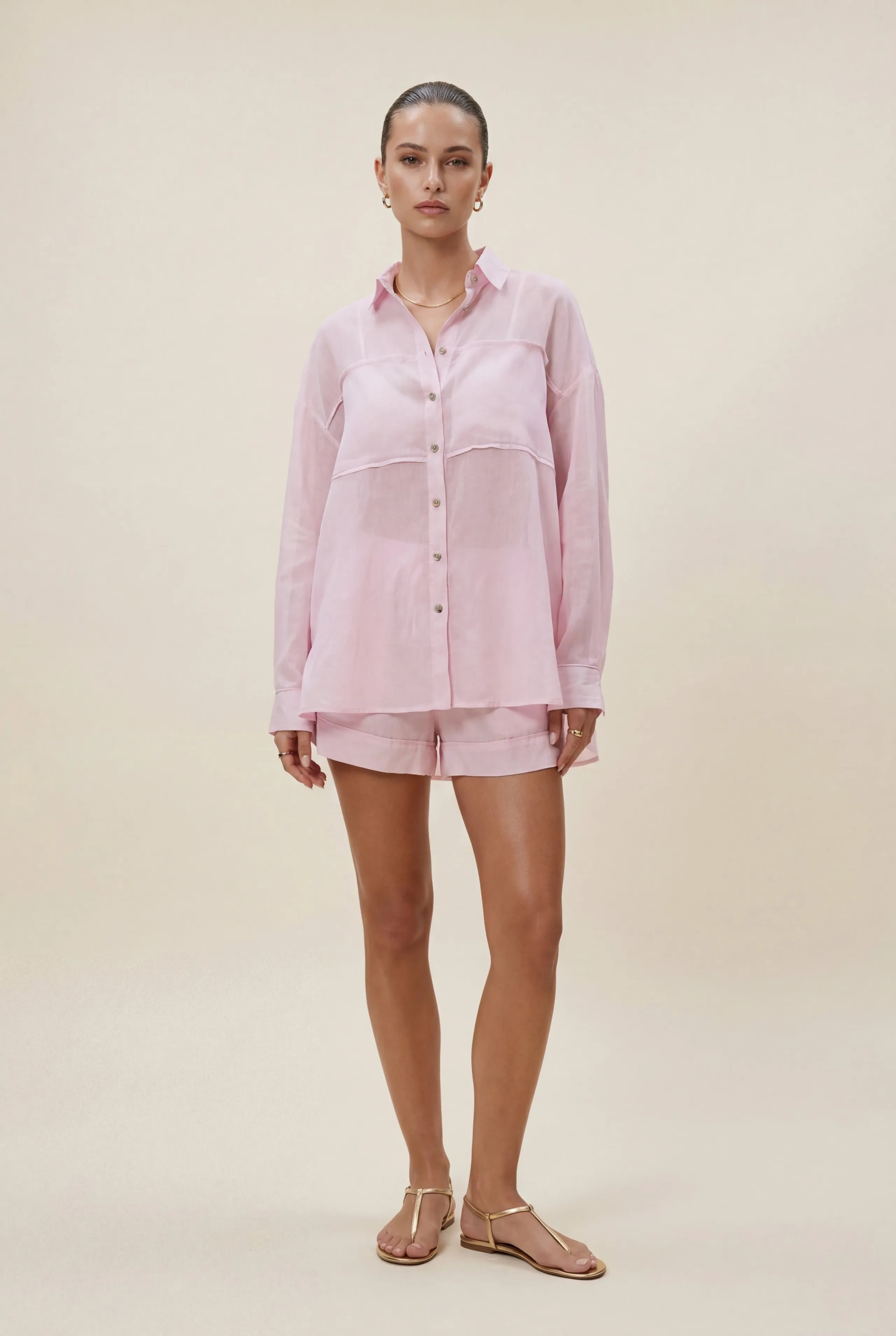 Przewiewny komplet ze spodenkami w odcieniu jasnego różu - tył - Miss Leisure