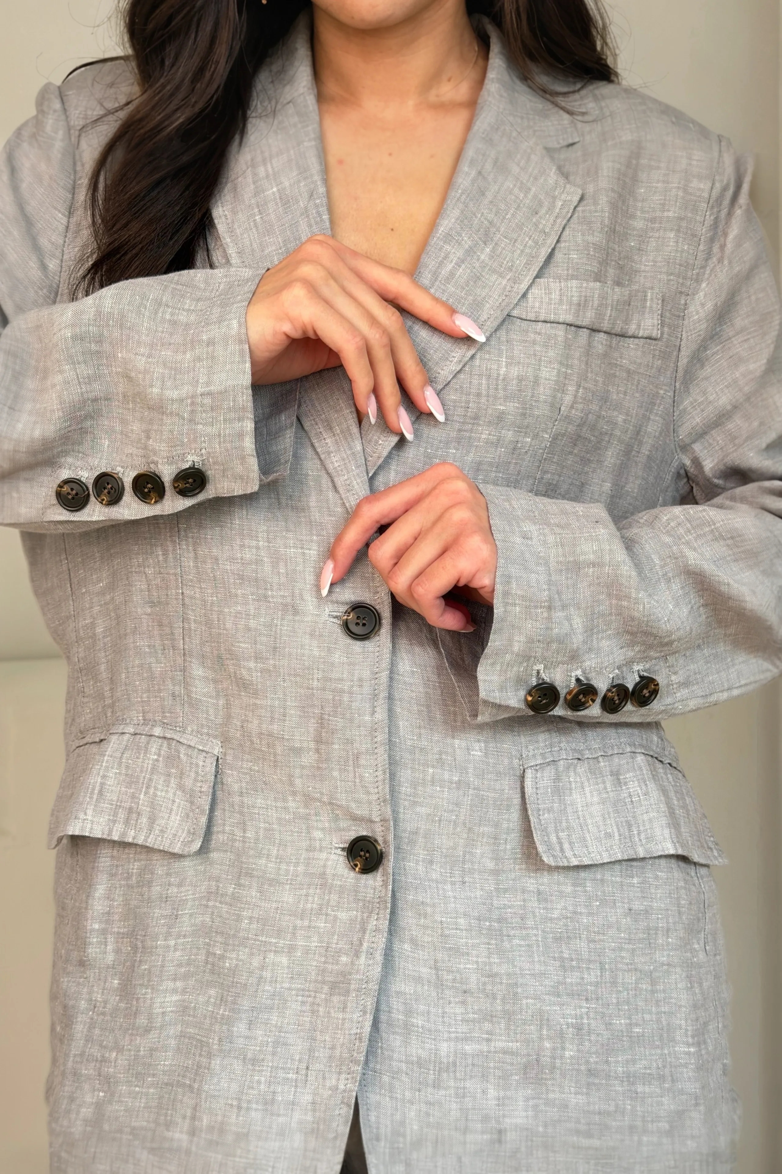 Garnitur lniany z marynarką i szerokimi spodniami w jasnoszarym kolorze - Miss Leisure