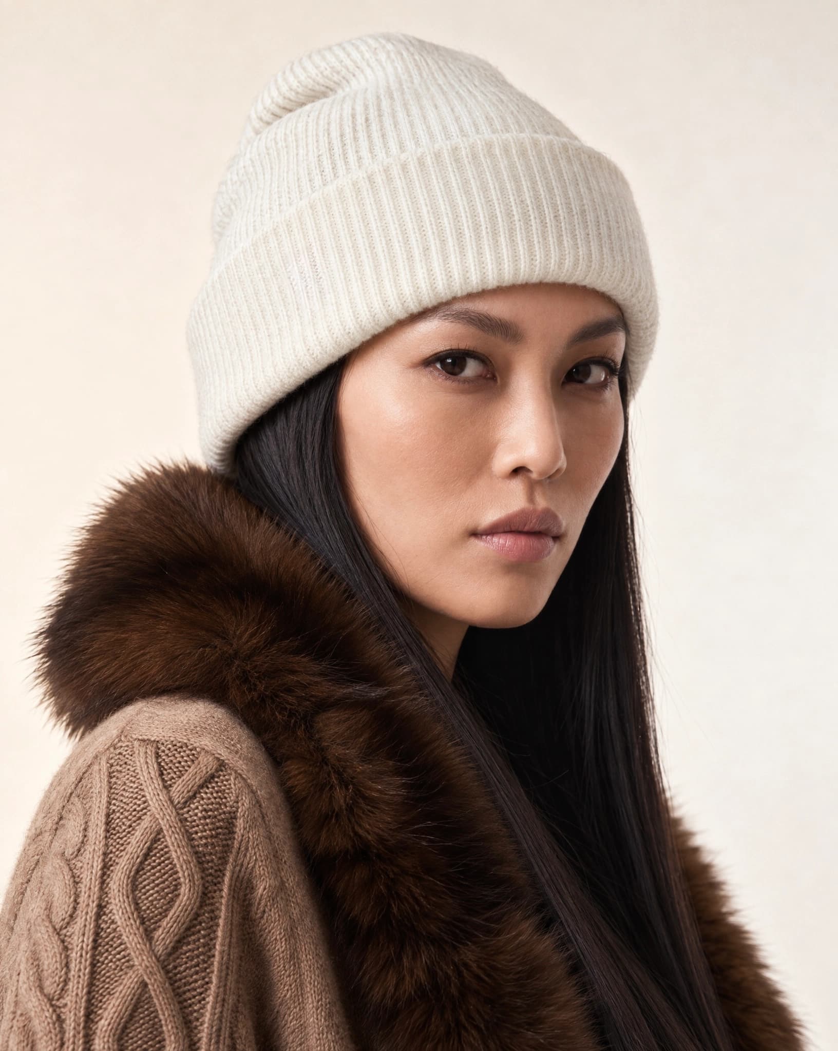 CZAPKA TYPU BEANIE Z KASZMIROWEJ PRZĘDZY W KEMOWYM KOLORZE