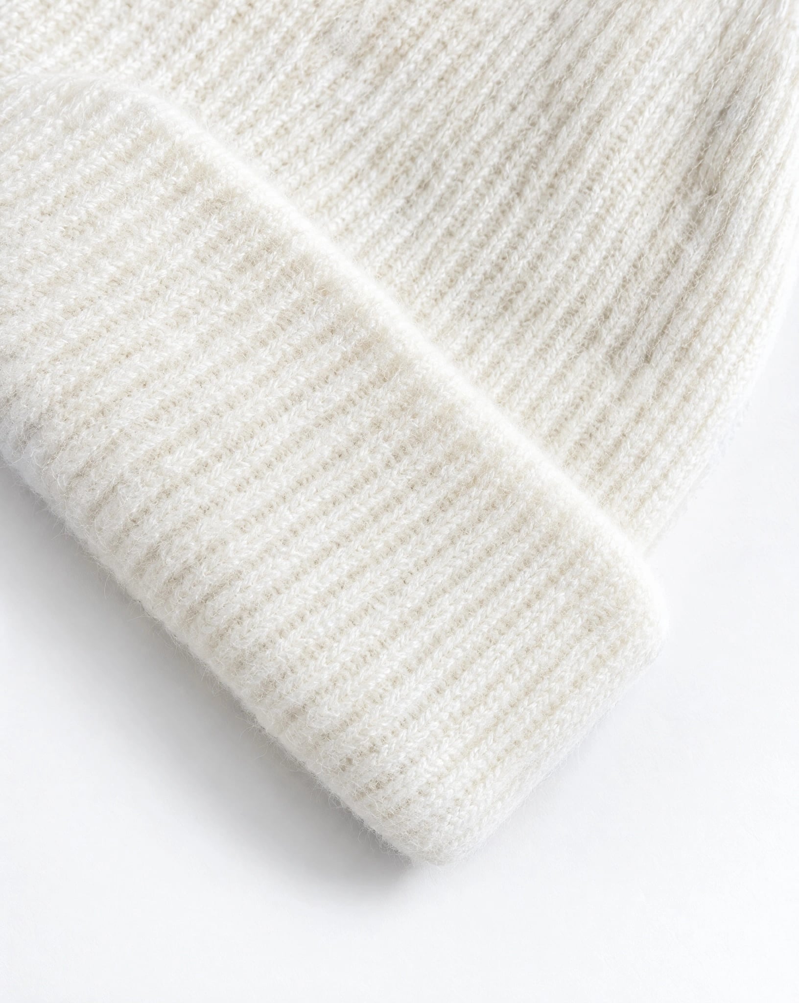 CZAPKA TYPU BEANIE Z KASZMIROWEJ PRZĘDZY W KEMOWYM KOLORZE 5